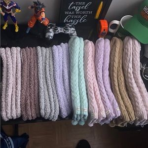 13 pairs of wemon Skechers fuzzy socks